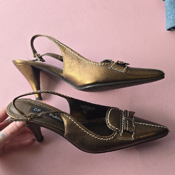 Chic Gold Slingback Heels - Picture 3 of 4